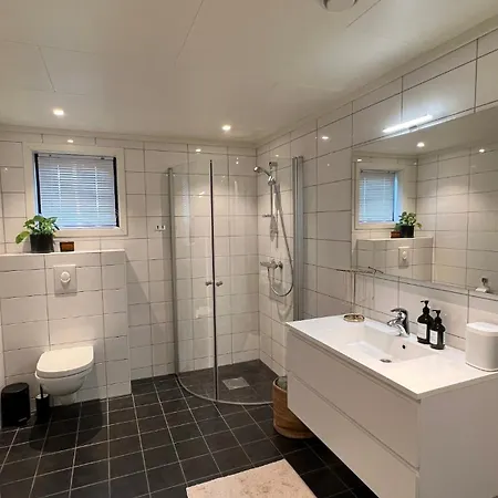 Downtown 2-bedroom Apartment *